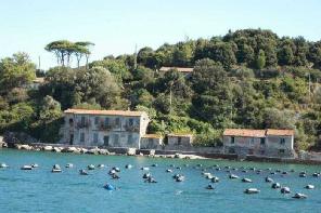 Xtrallusion photo gallery of Italy. Photos, pictures, images and photographs of the Italian Rivieras, the Italian Lakes, the Italian Alps, the Cinque Terre, the Amalfi coast and some of the most beautiful corners of Italy. Plus photos of Italian cities such as Pisa, Milan, Genoa and Rome.